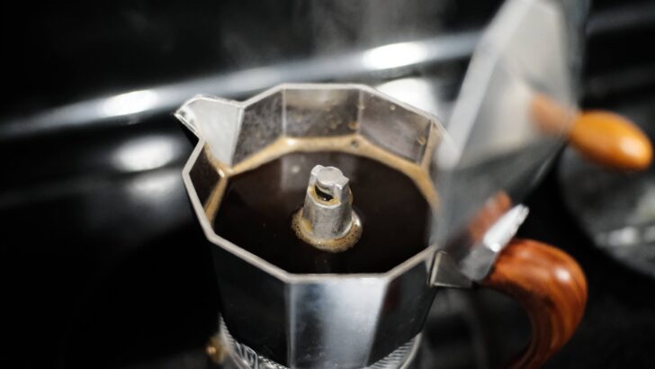 Best coffee for moka pot. How to make coffee in a moka pot.