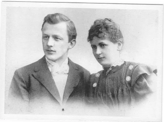 Picture of Melitta Bentz , inventor of the paper coffee filter, with her husband Hugo. Unbleached vs bleached coffee filters